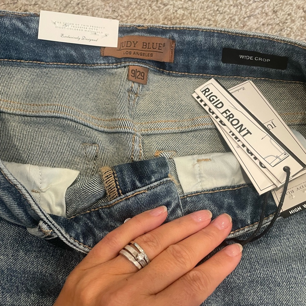 Judy Blue Classic Indigo ridge wide crop Jeans - Picture 4 of 4